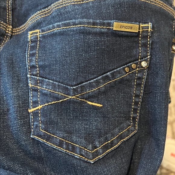 Chicos So Slimming Dark Wash Jeans .5 - Picture 7 of 7